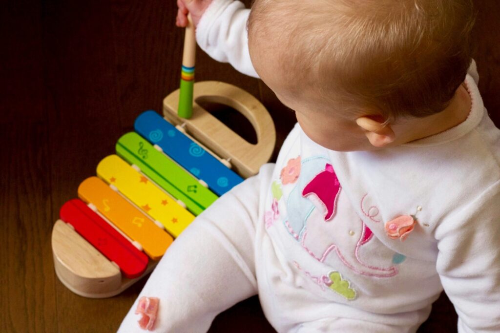 Baby playing xylophone online